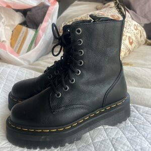Size 8 high top doc martens!!